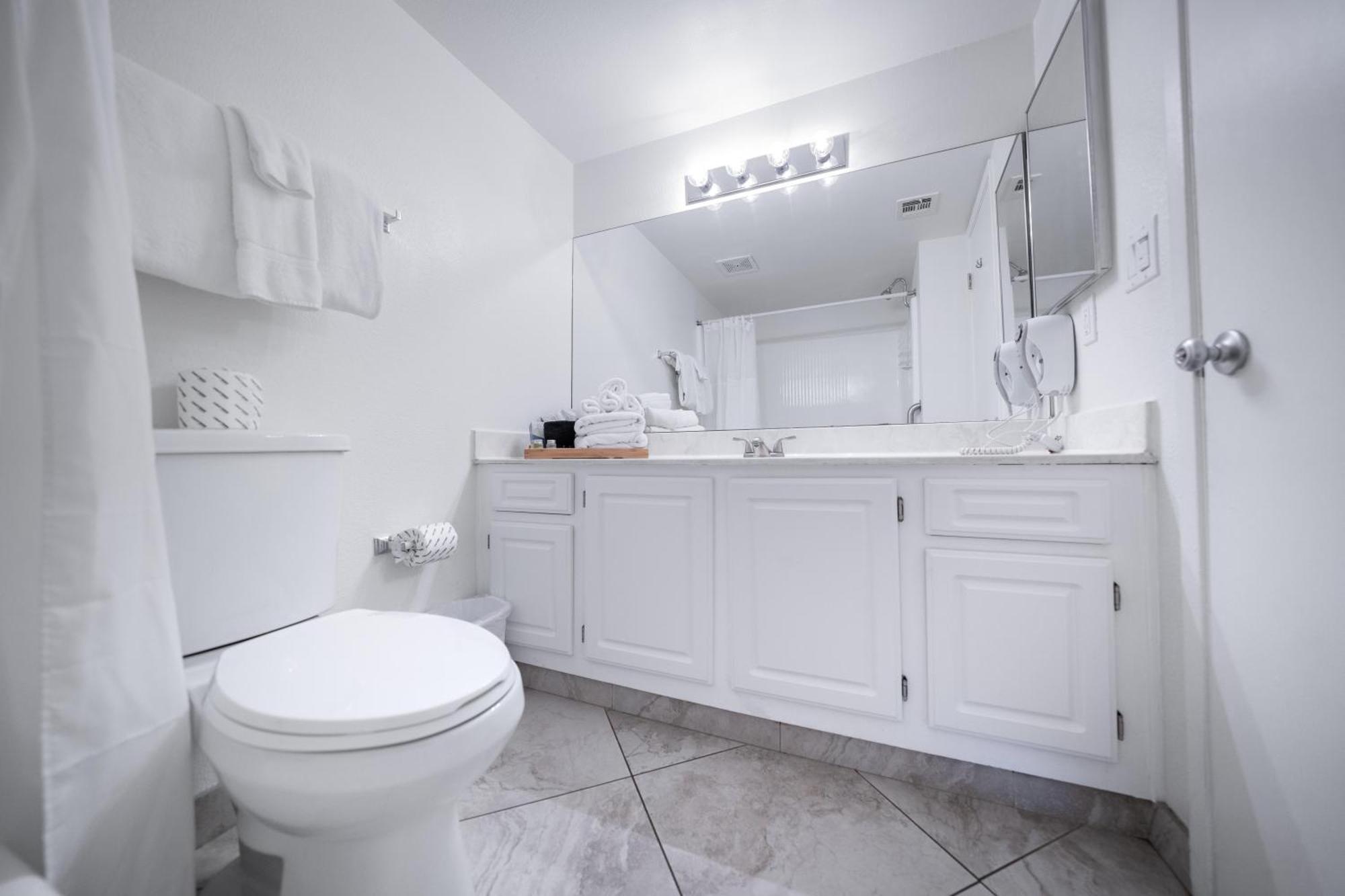 Apartment 213 Fully Furnished 1br Suite-outdoor Pool