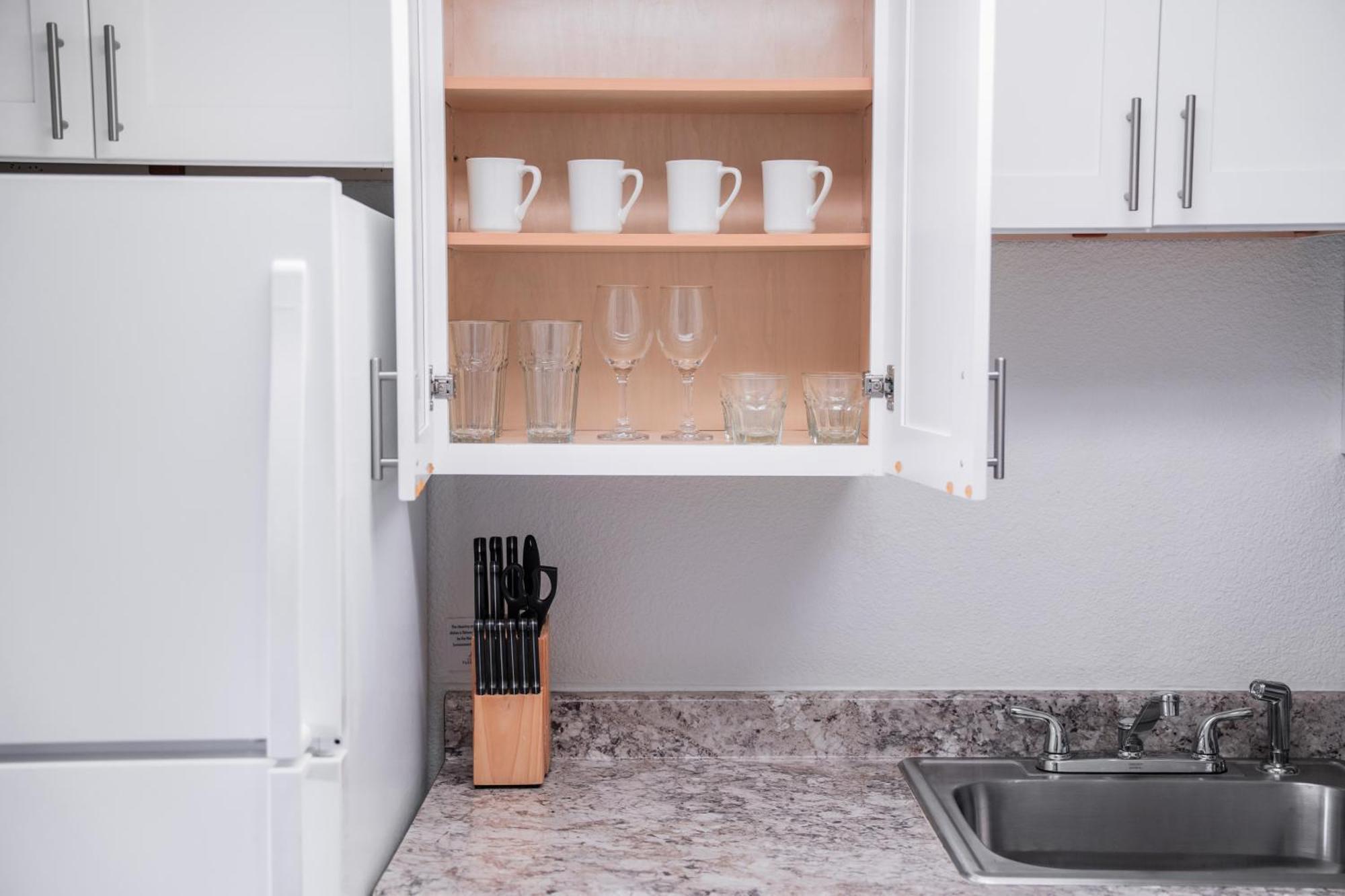 Apartment 230 Fully Furnished 1br Suite-prime Location *