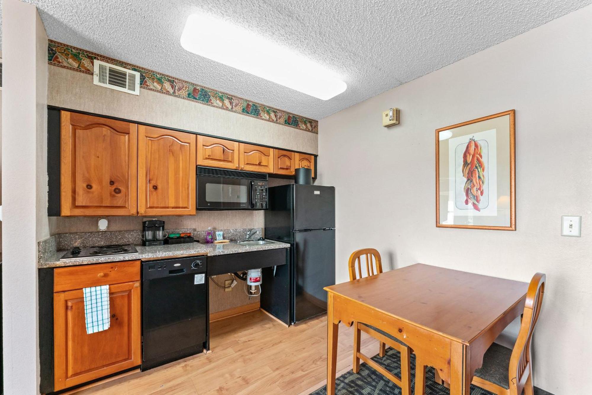 2 Bd 2 Ba Furnished King Beds Apartment