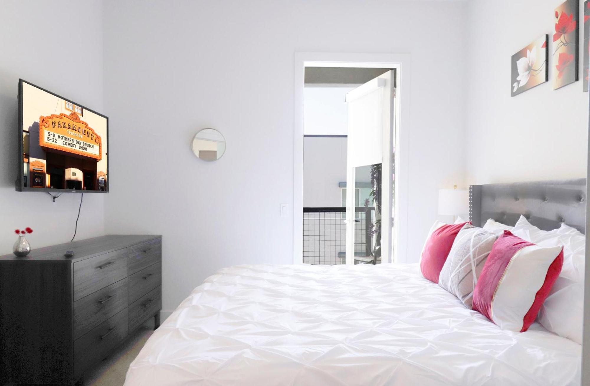 Private Rooftop Terrance-walk Score 81-shopping District-king Bed-parking 4003 Apartment