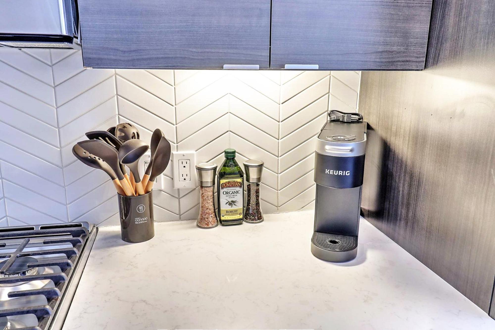 Private Rooftop Terrance-walk Score 81-shopping District-king Bed-parking 4003 Apartment Scottsdale