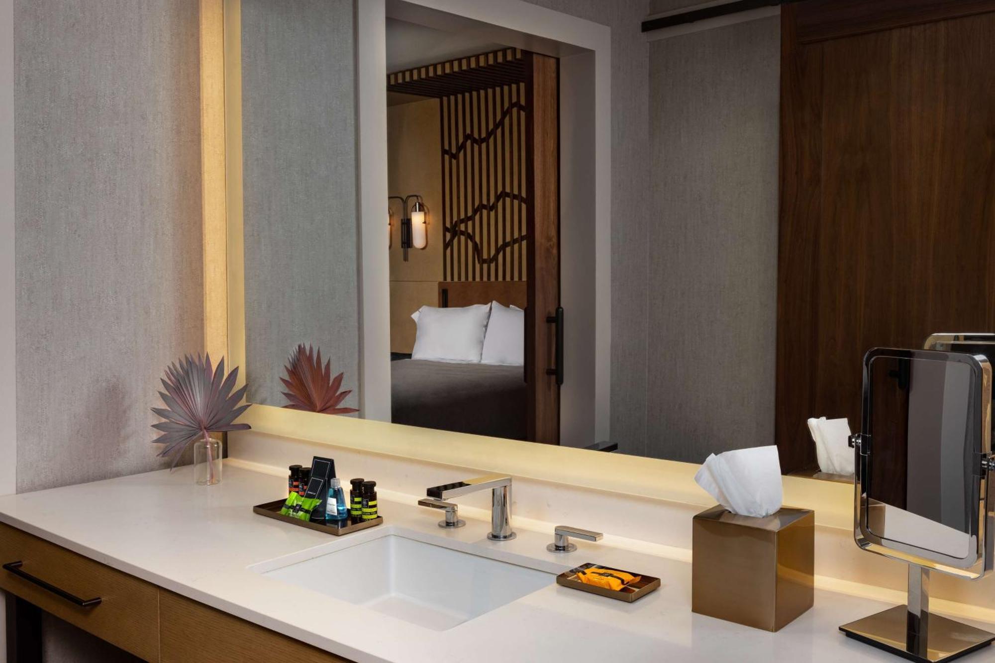 Hotel Canopy By Hilton Old Town 4*