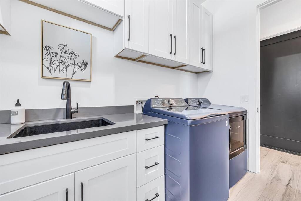 New Luxury Getaway With Heated Pool And Bbq