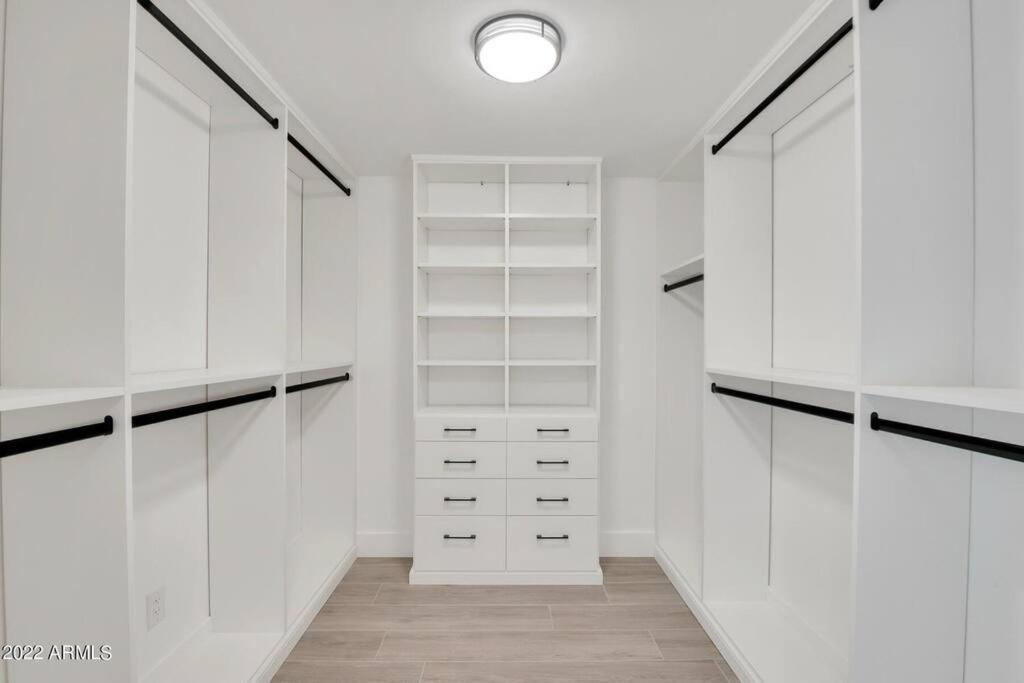 Gorgeous Upscale 4bed/3 Bath *