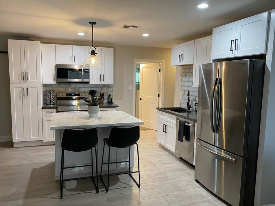 Holiday home Gorgeous Upscale 4bed/3 Bath *