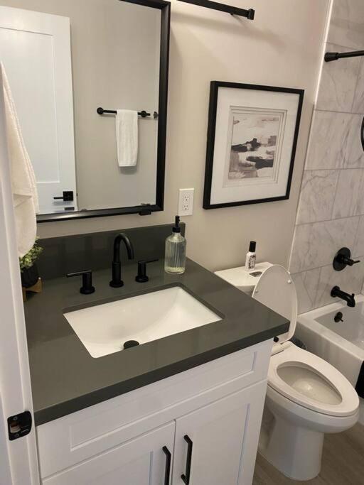 Holiday home Gorgeous Upscale 4bed/3 Bath *