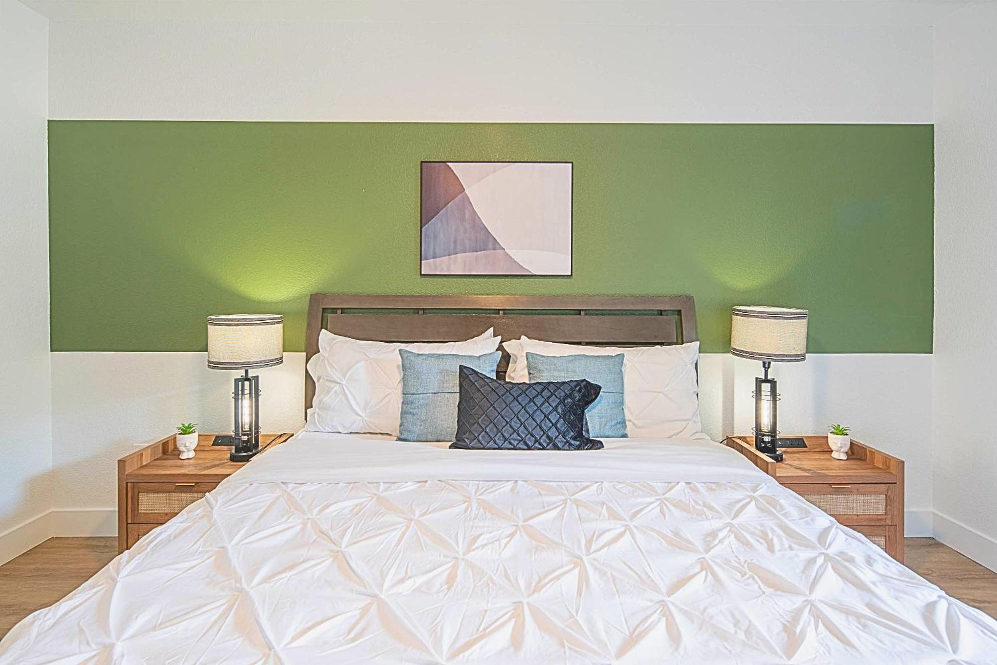 Exclusive Unit Golf Side- Walkable Area - King Bed - N248 Scottsdale