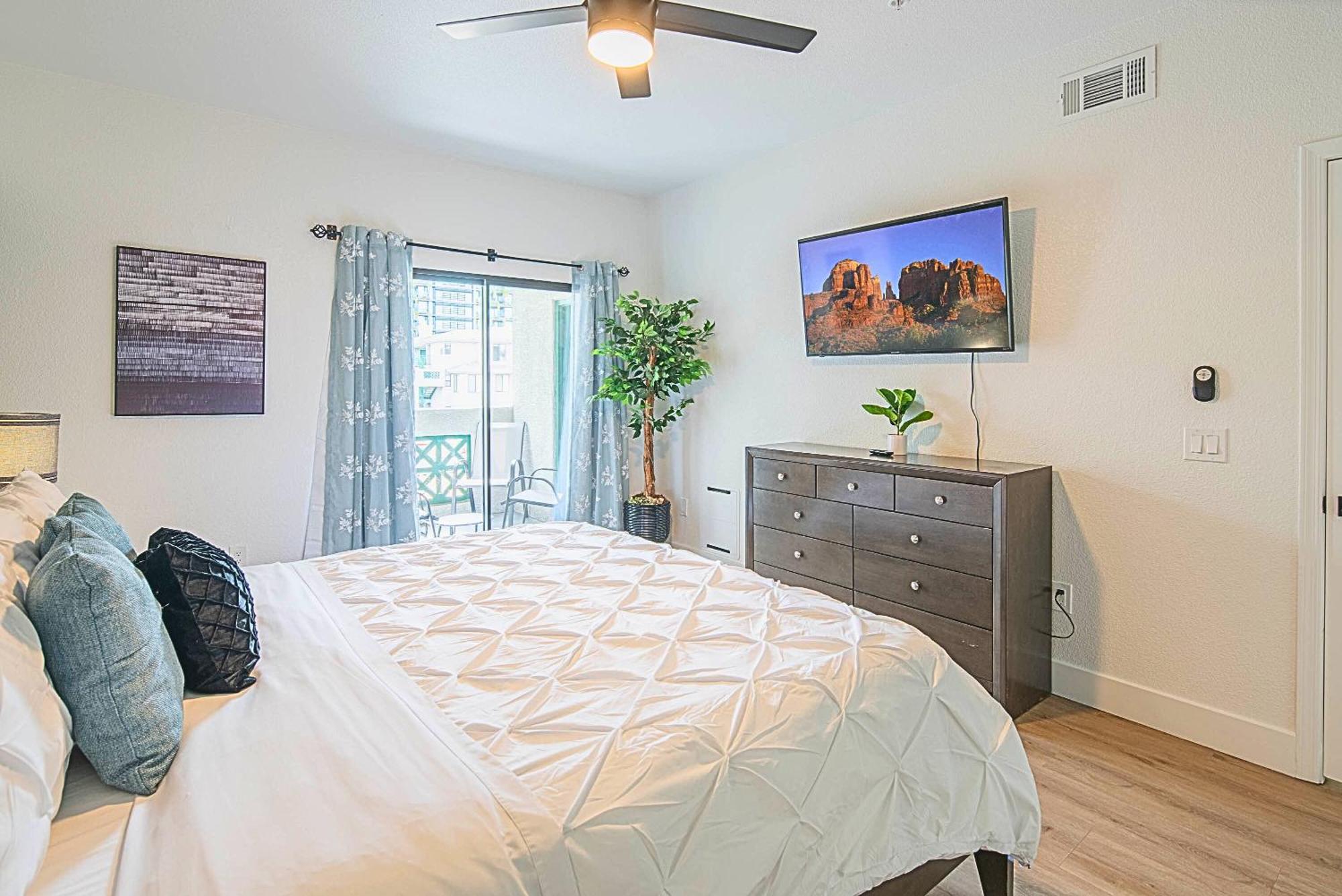 Exclusive Unit Golf Side- Walkable Area - King Bed - N248