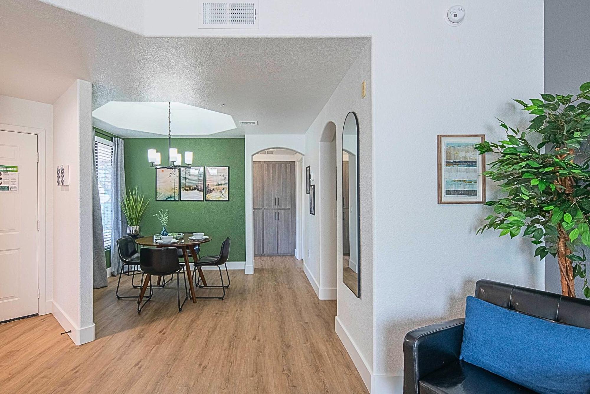 Apartment Exclusive Unit Golf Side- Walkable Area - King Bed - N248 Scottsdale
