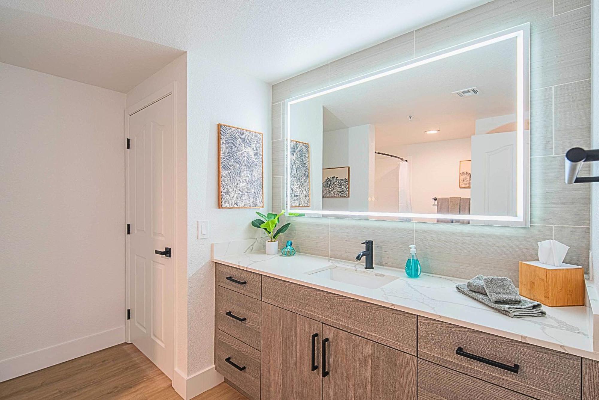 Exclusive Unit Golf Side- Walkable Area - King Bed - N248 * Scottsdale