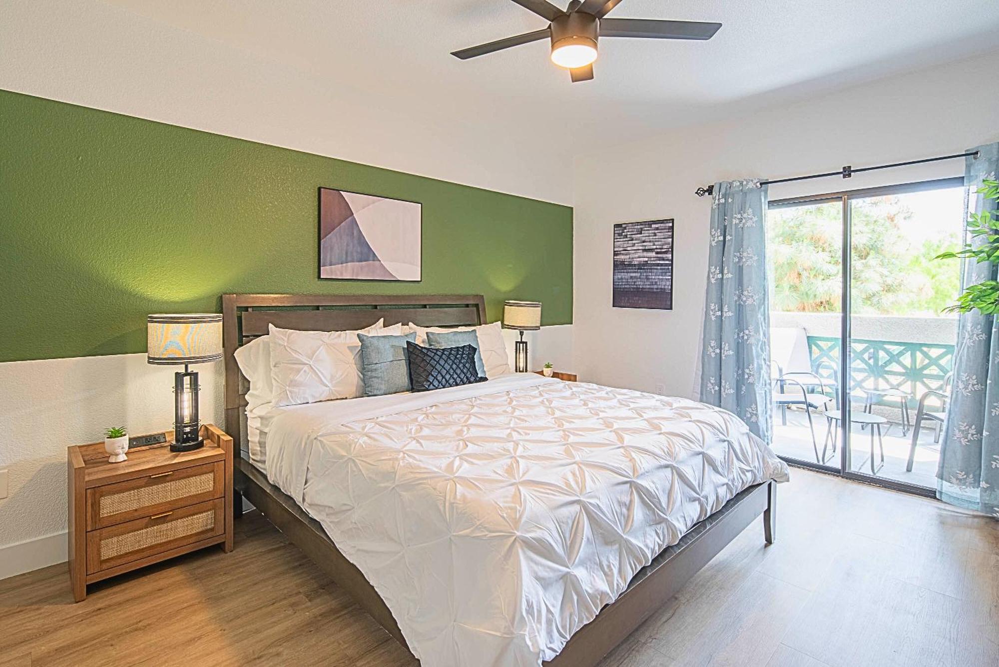 Exclusive Unit Golf Side- Walkable Area - King Bed - N248 Scottsdale