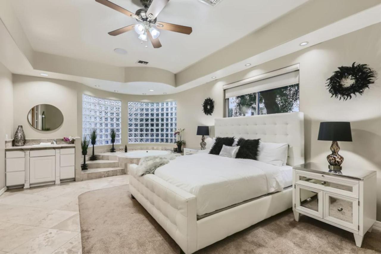 Style Estate, 2 Houses, Putt-putt Course, B-ball Court, Heated Pool * Scottsdale