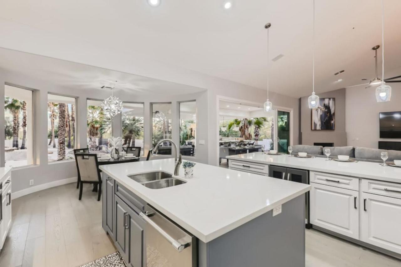 Style Estate, 2 Houses, Putt-putt Course, B-ball Court, Heated Pool Villa
