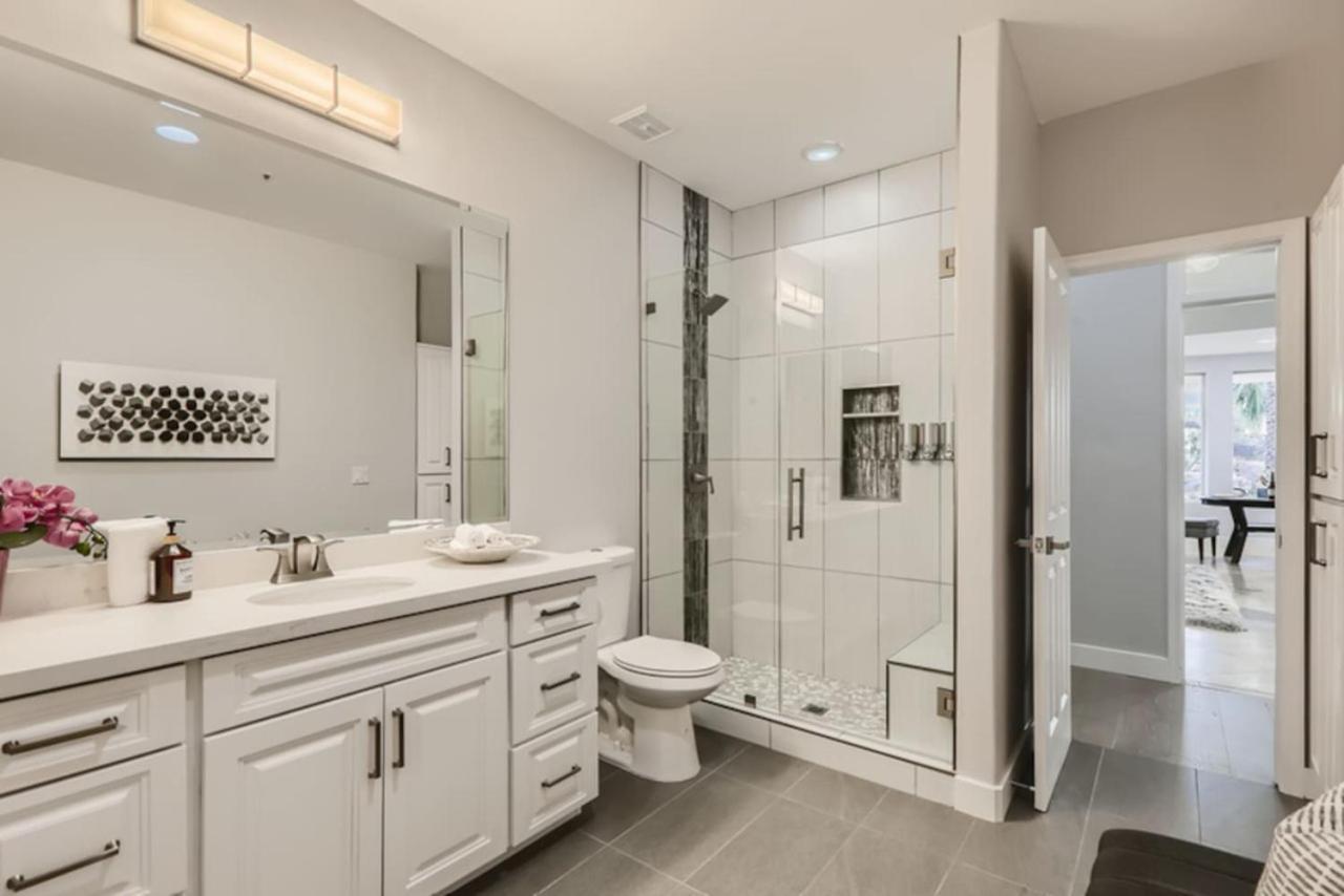 Style Estate, 2 Houses, Putt-putt Course, B-ball Court, Heated Pool Villa *