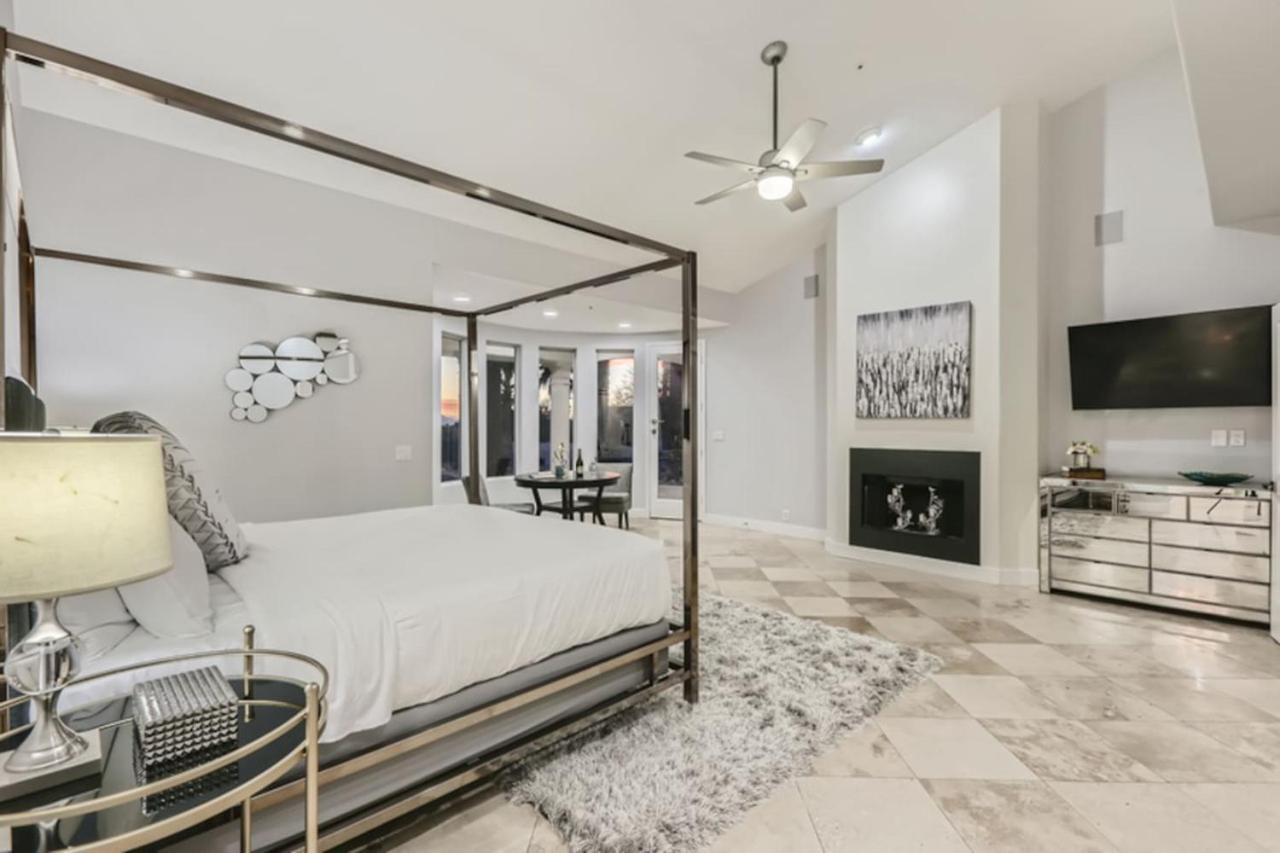Style Estate, 2 Houses, Putt-putt Course, B-ball Court, Heated Pool Villa