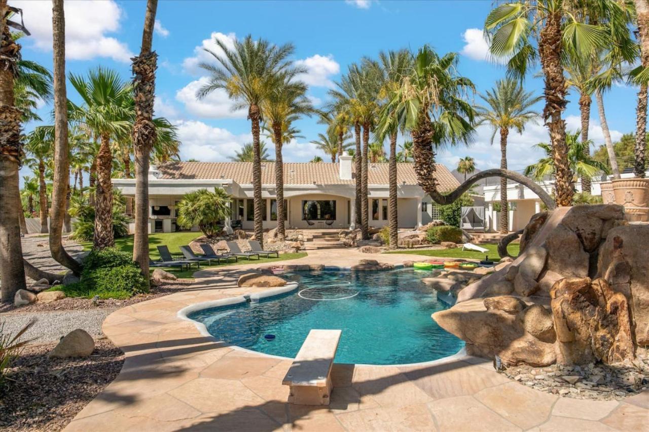 Style Estate, 2 Houses, Putt-putt Course, B-ball Court, Heated Pool Villa Scottsdale