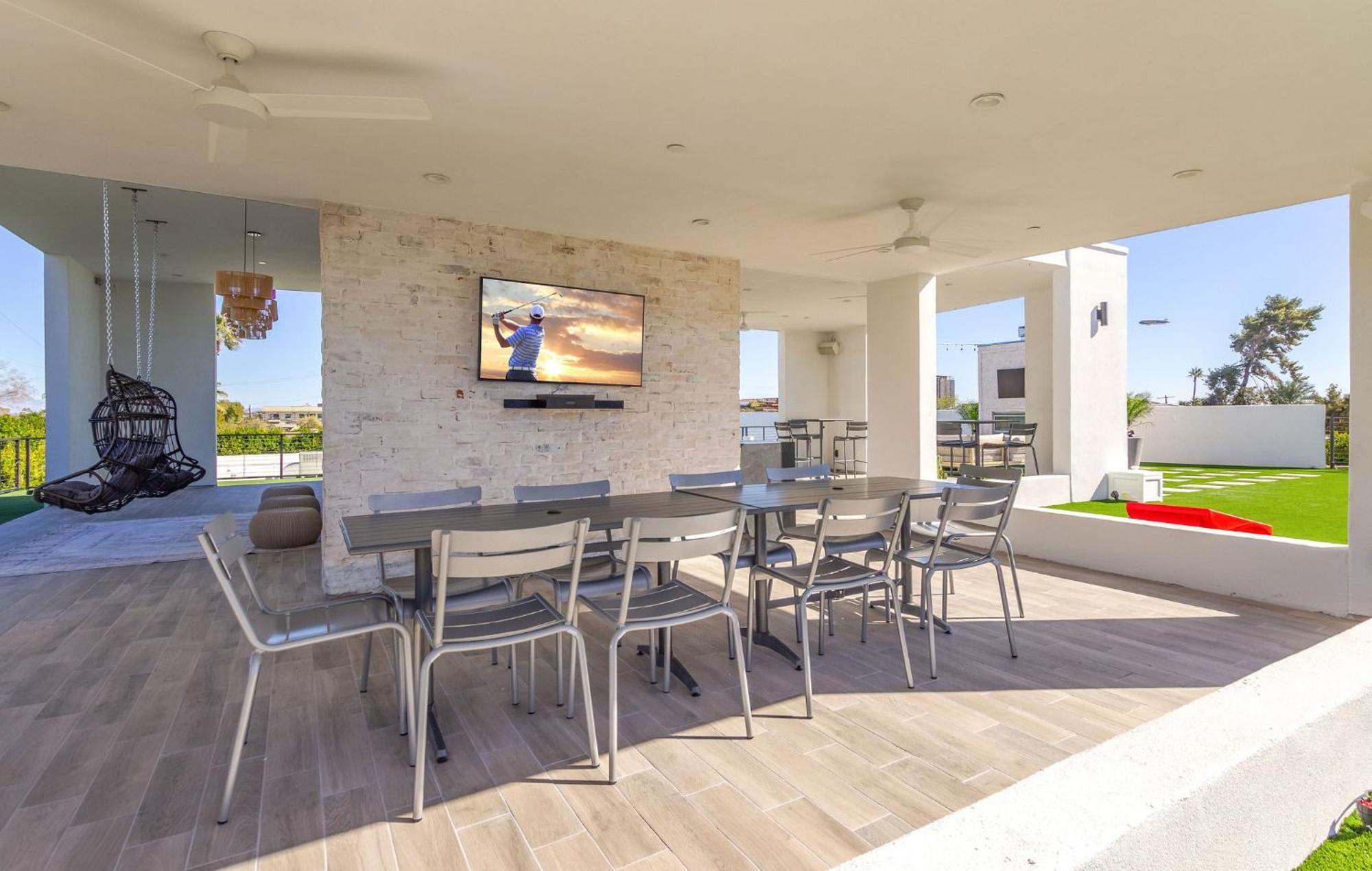 Old Town Luxury - Heated Pool, Spa, Rooftop Deck, Sauna, Speakeasy Holiday home *