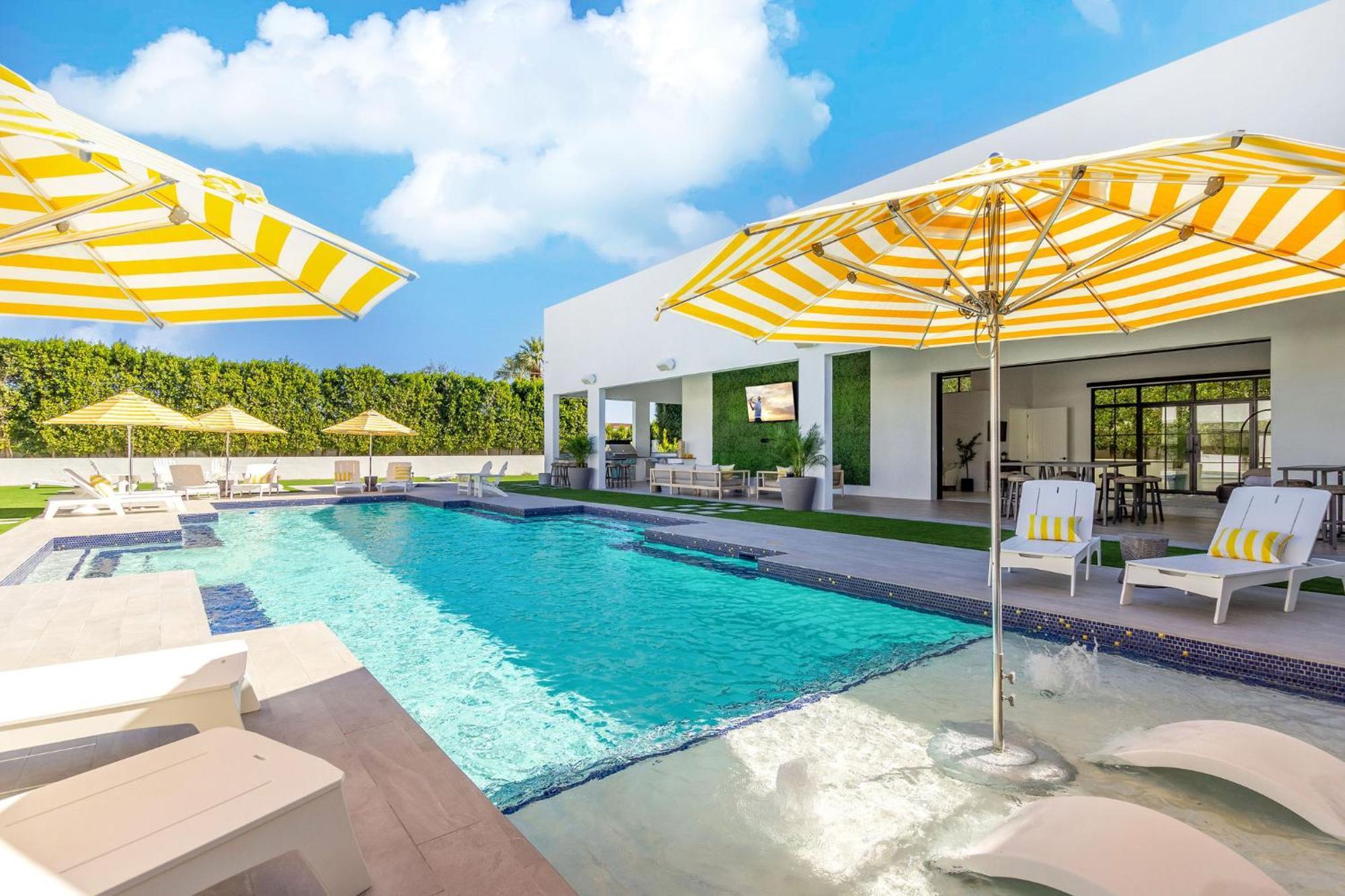 Old Town Luxury - Heated Pool, Spa, Rooftop Deck, Sauna, Speakeasy * Scottsdale