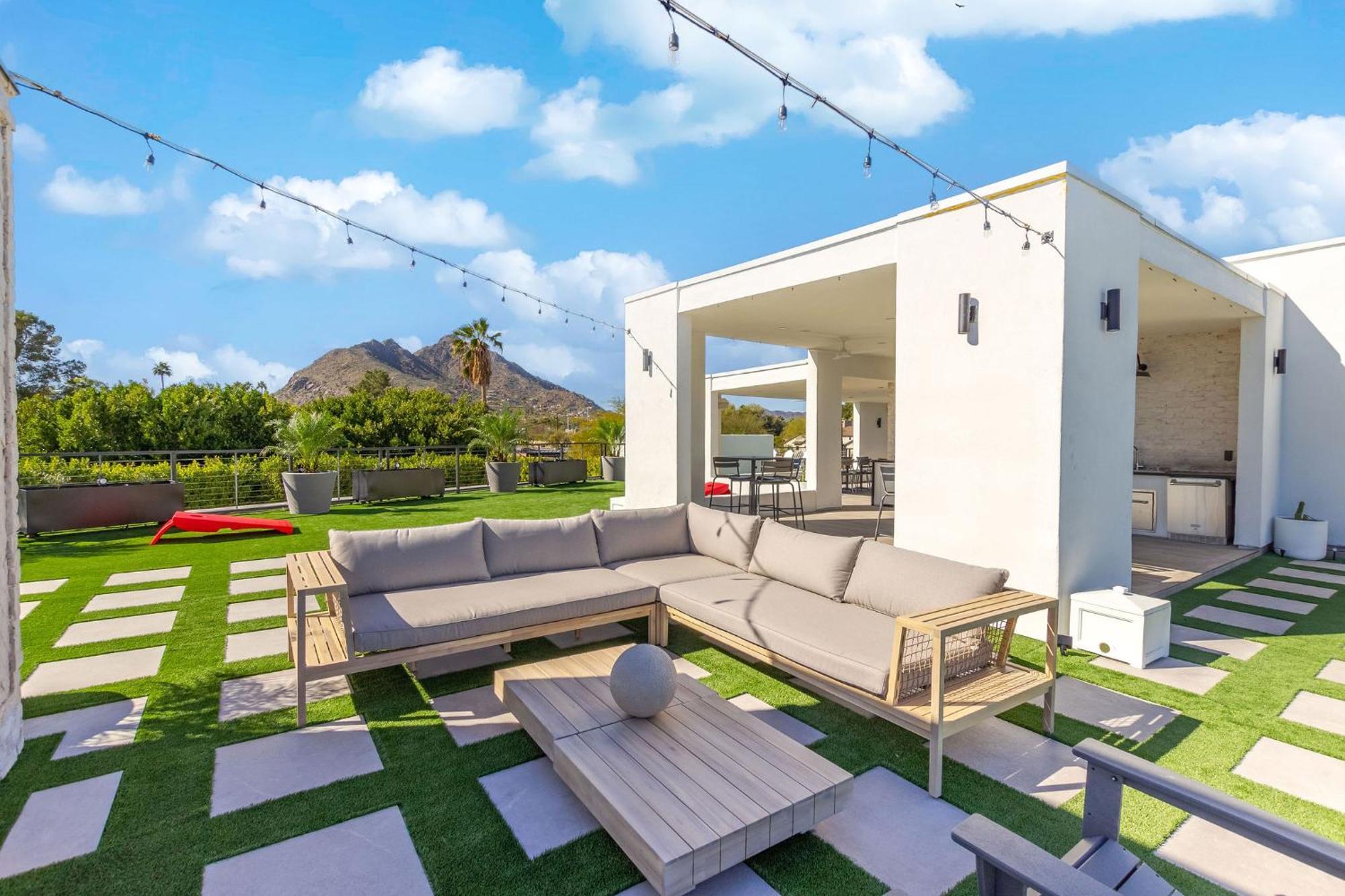 Old Town Luxury - Heated Pool, Spa, Rooftop Deck, Sauna, Speakeasy Scottsdale