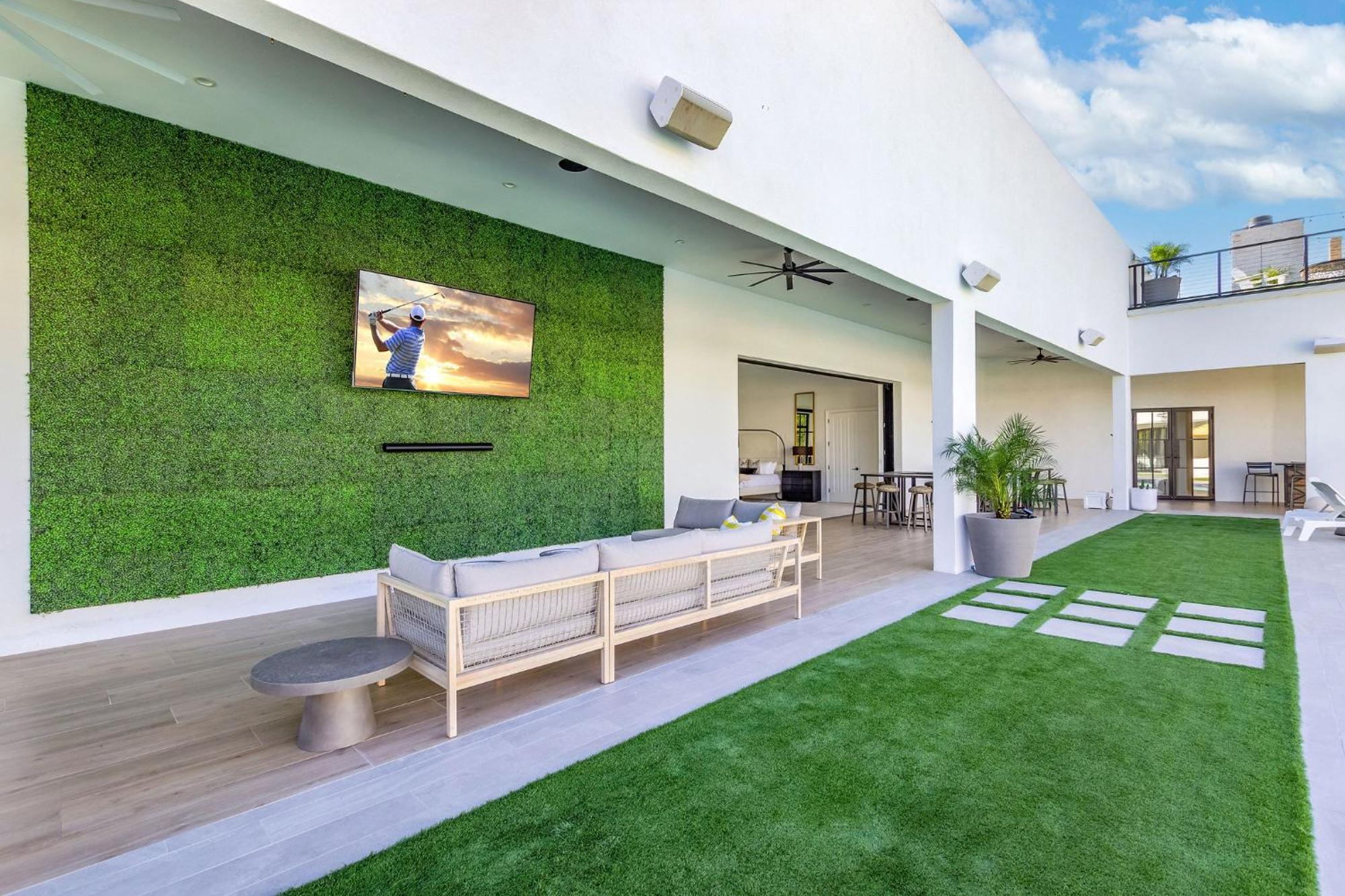 Old Town Luxury - Heated Pool, Spa, Rooftop Deck, Sauna, Speakeasy