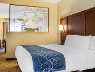Fairfield By Marriott & Old Town Hotel