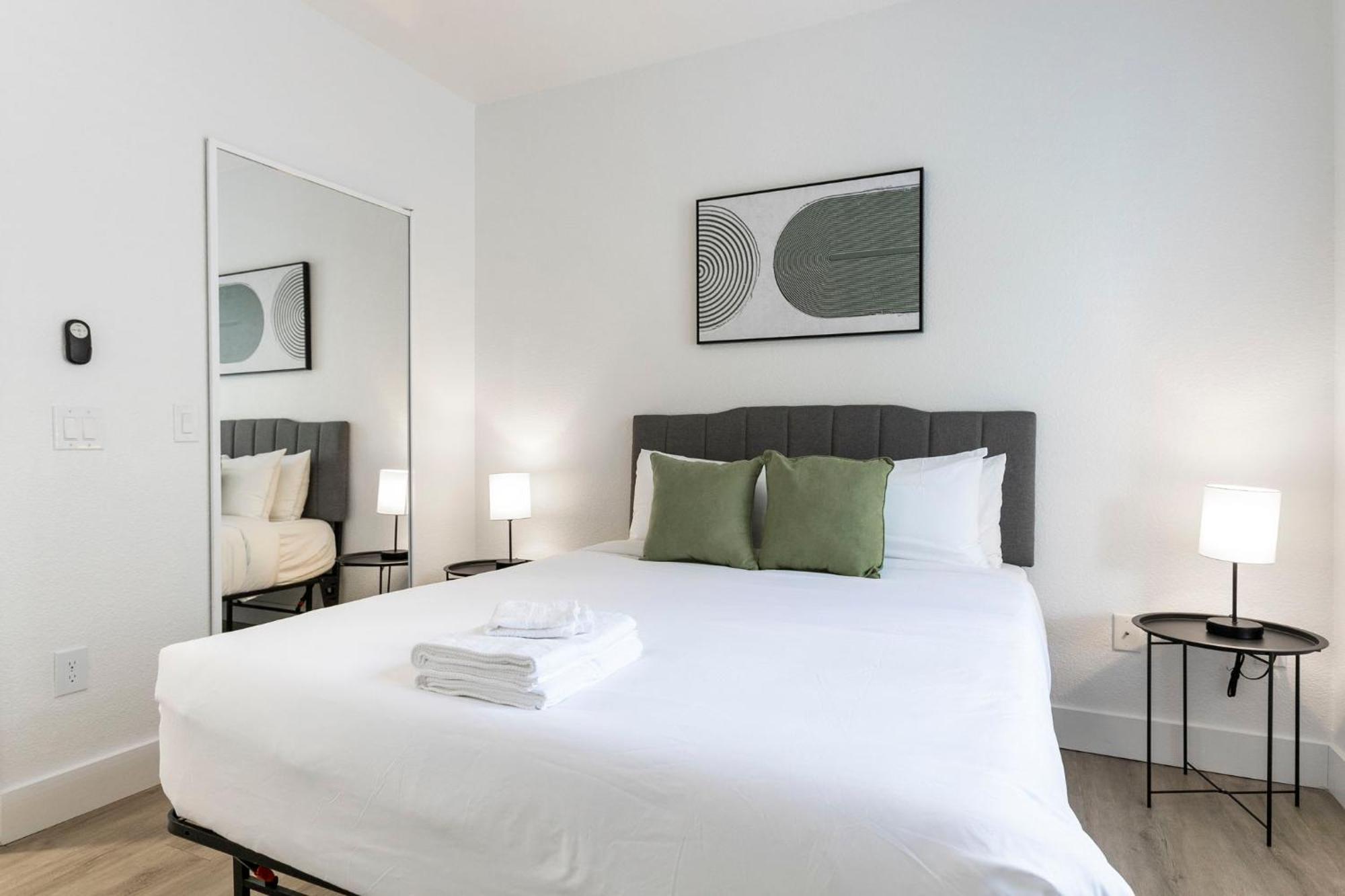 2br Cozysuites At Kierland Commons With Pool #04 Scottsdale