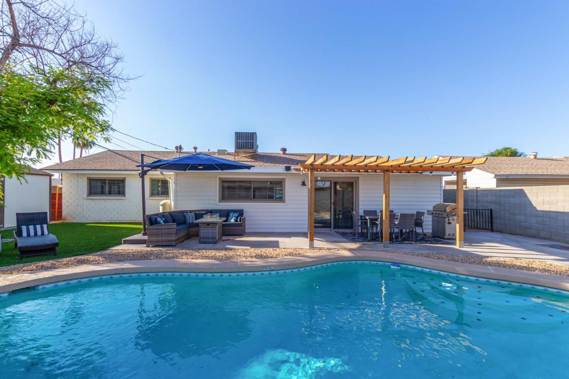 Private Family Pool Oasis Near Old Town