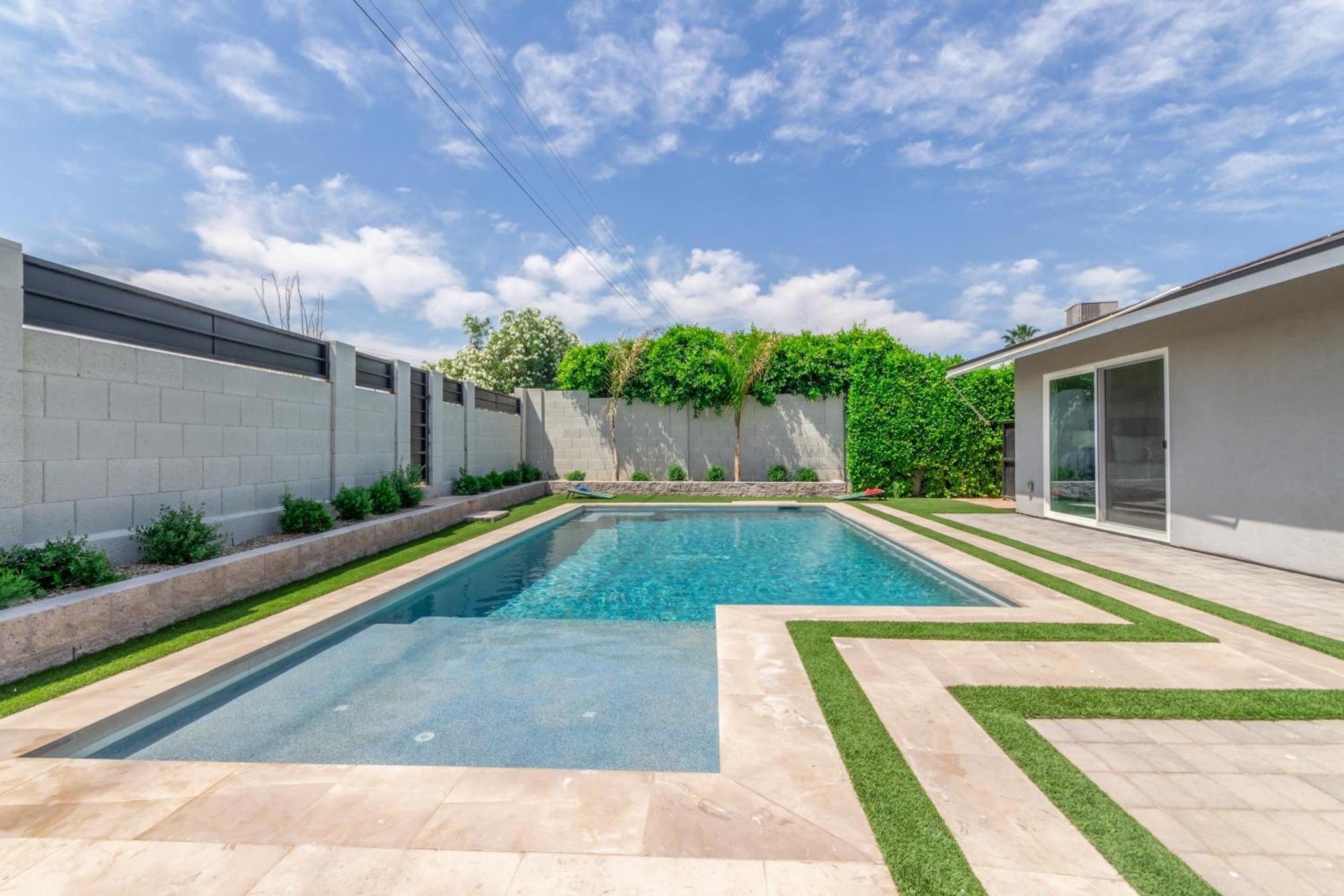 Desert Daze - Pool Heat Available - Fire Pit & Canal Access Holiday home