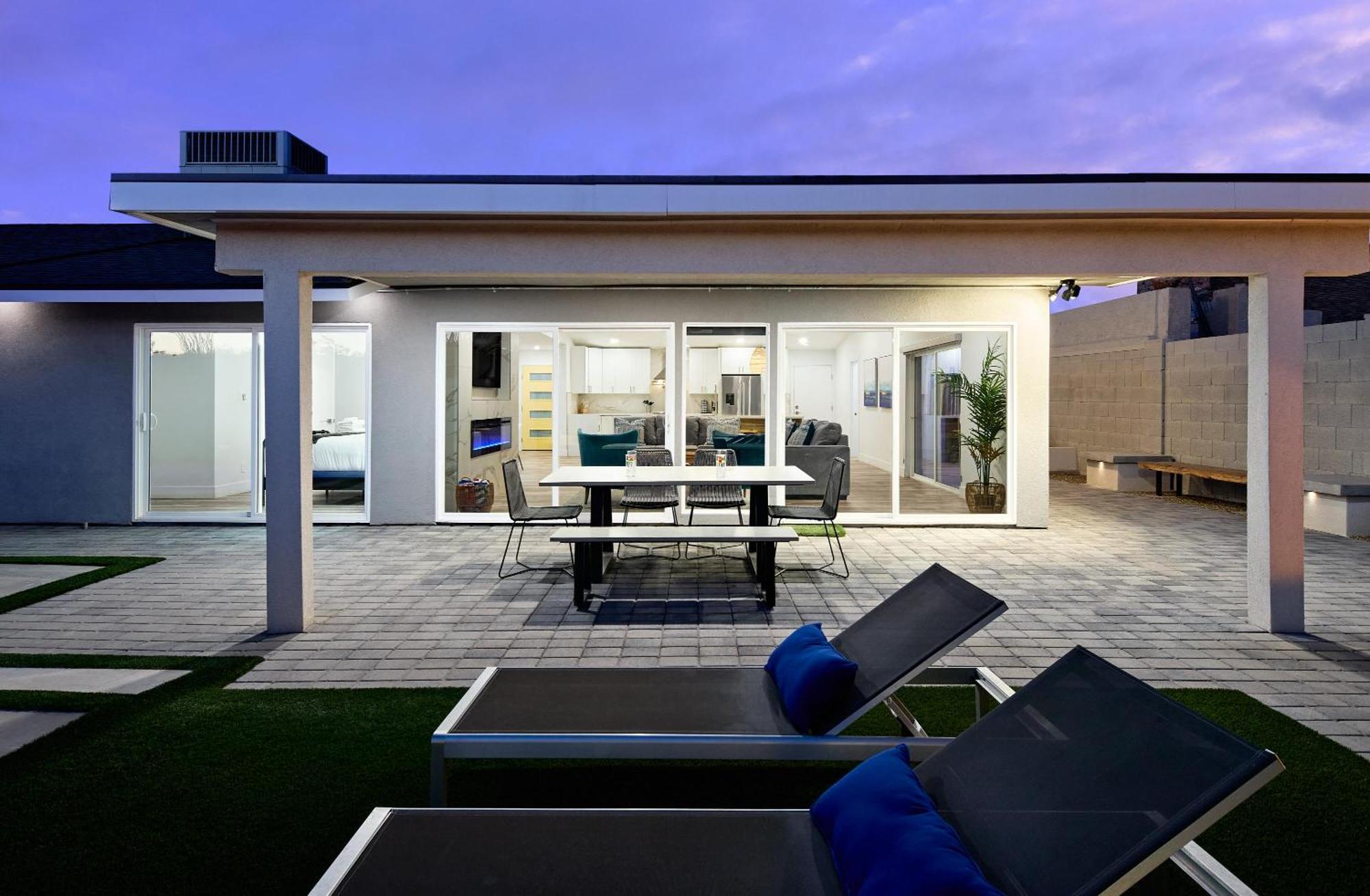 Holiday home Desert Daze - Pool Heat Available - Fire Pit & Canal Access