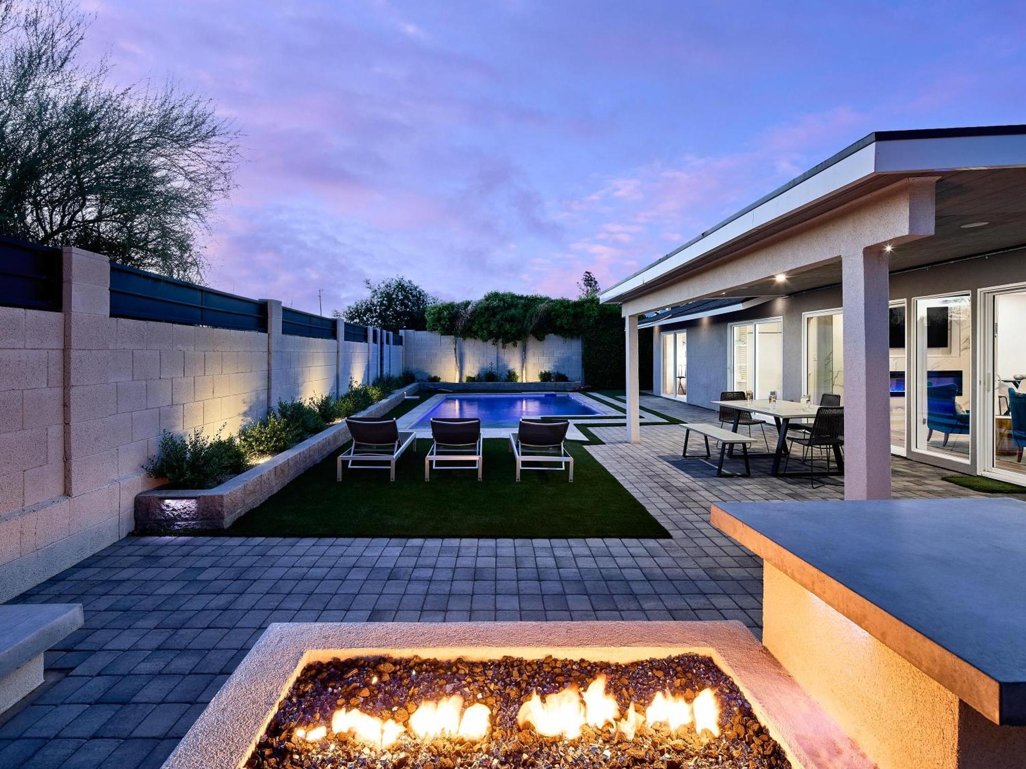 Desert Daze - Pool Heat Available - Fire Pit & Canal Access Holiday home *