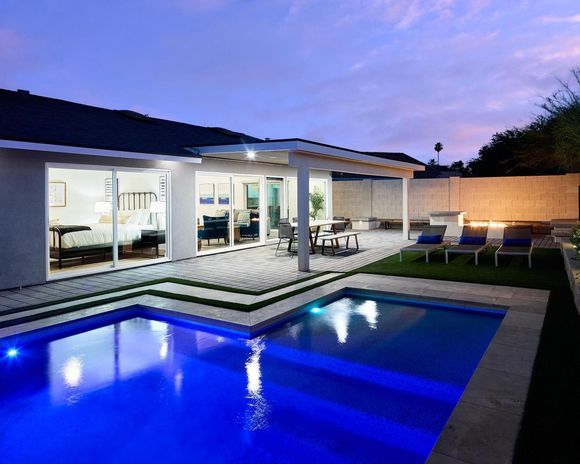 Desert Daze - Pool Heat Available - Fire Pit & Canal Access Scottsdale