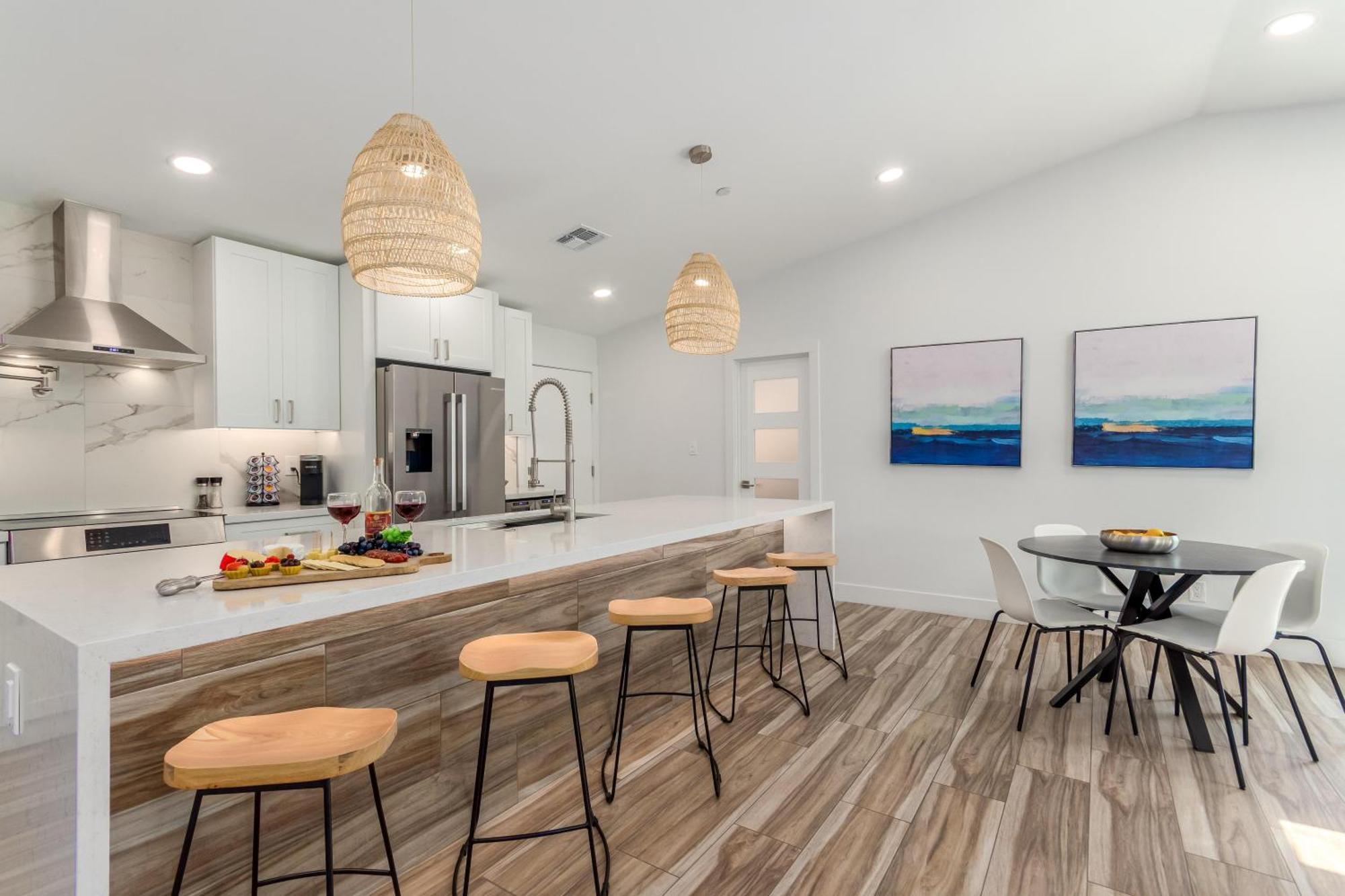 Desert Daze - Pool Heat Available - Fire Pit & Canal Access Scottsdale