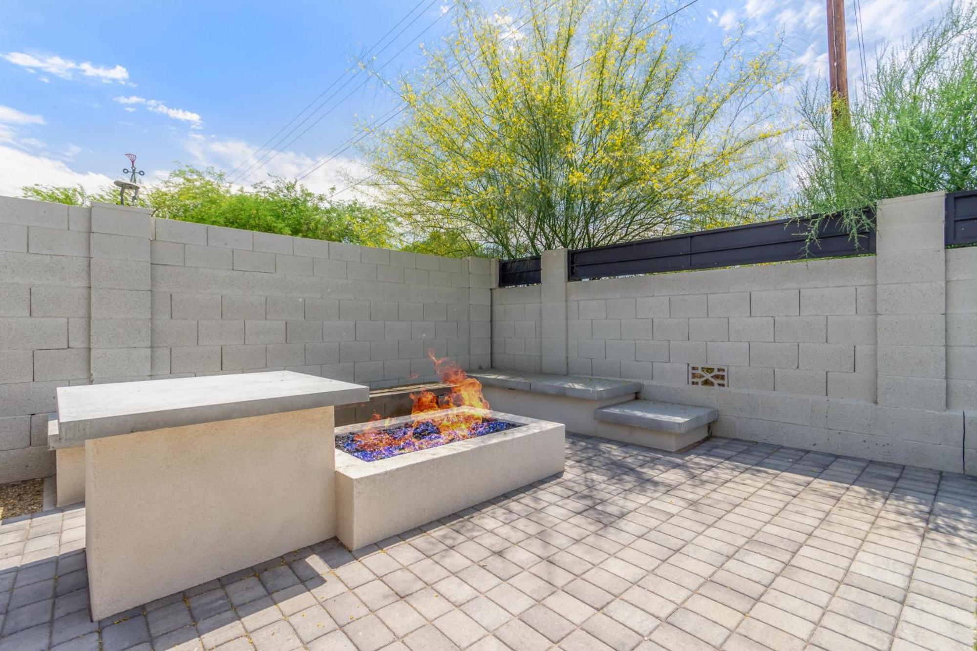 Desert Daze - Pool Heat Available - Fire Pit & Canal Access Holiday home