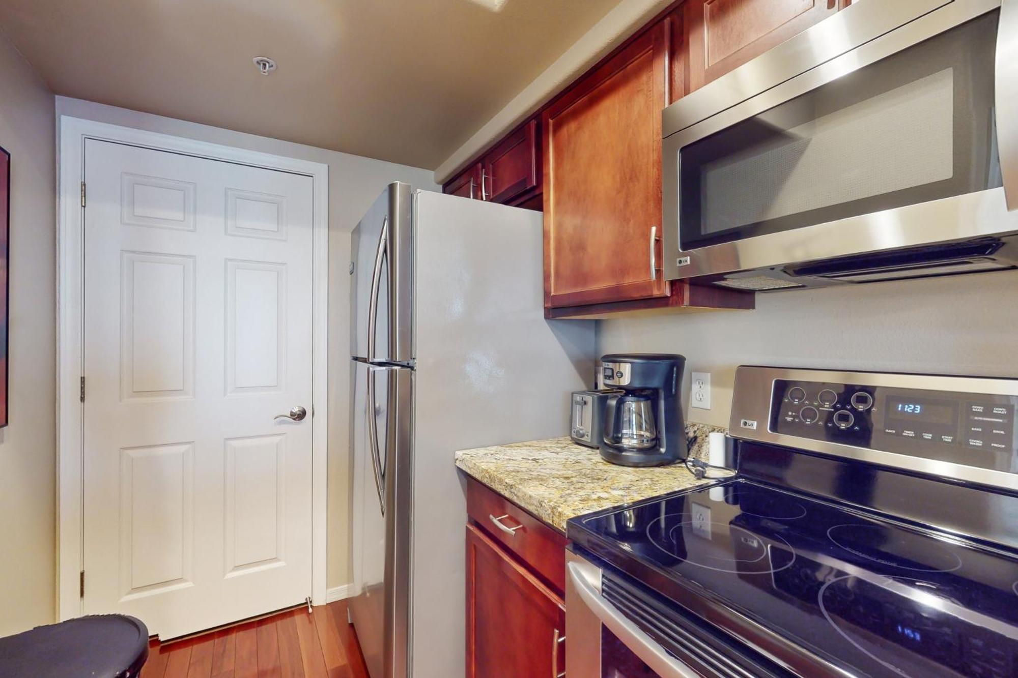 The Signature Unit & Breezy Desert Retreat Apartment