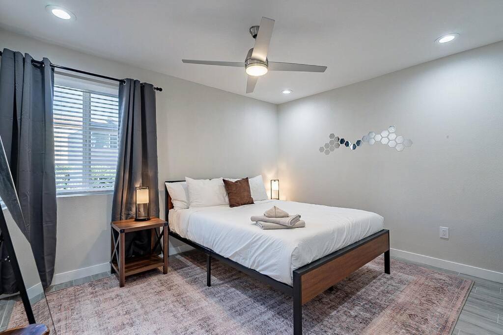 Cozy Coast 3bedroom W Pool & Hot Tub Scottsdale