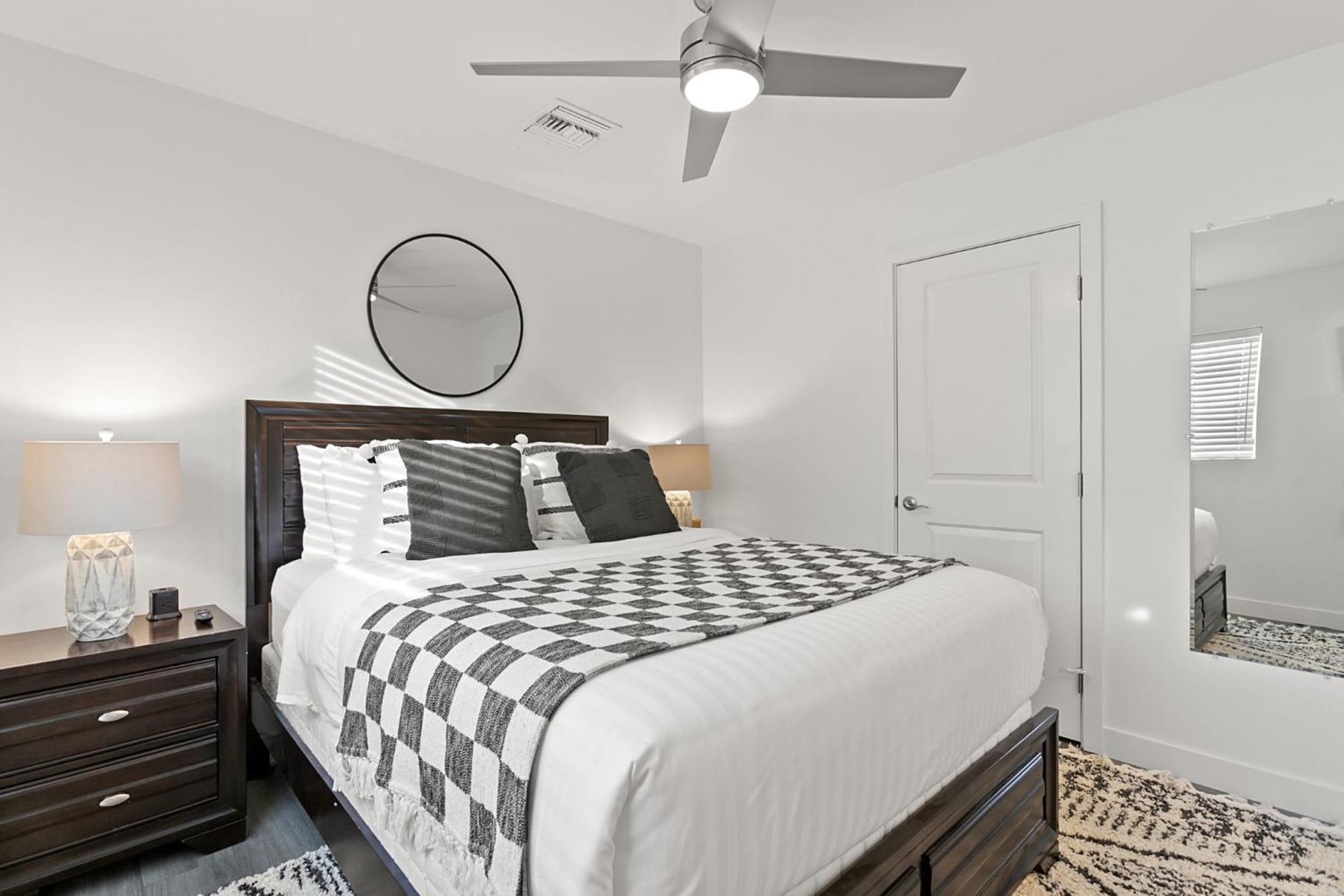Old Town Oasis Wheated Pool, Hot Tub, & Fire Pit Holiday home Scottsdale