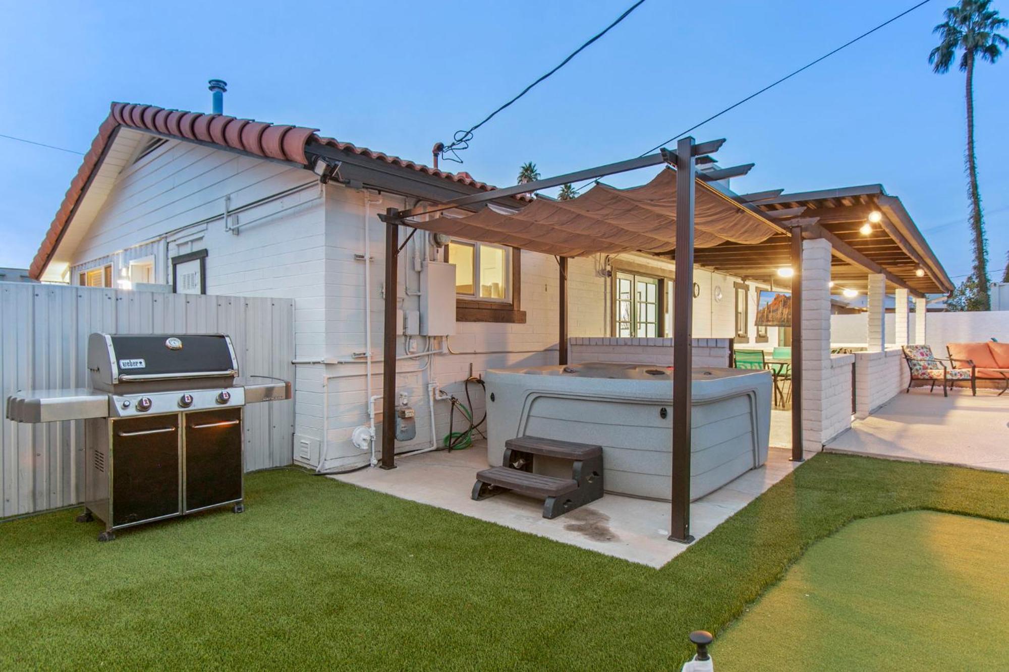 Old Town Oasis Wheated Pool, Hot Tub, & Fire Pit Holiday home Scottsdale