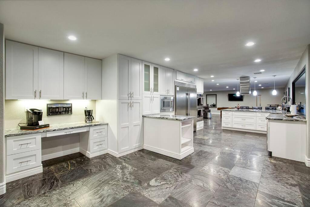 Desert Oasis - 6br In North