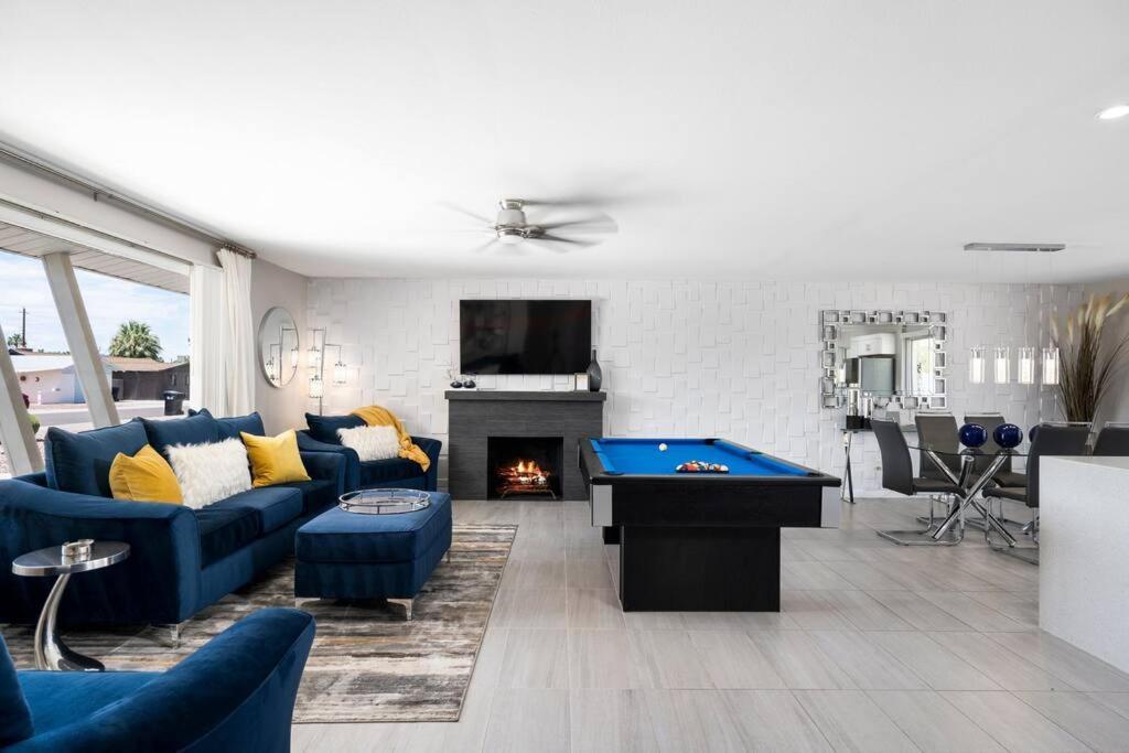 Starlight Pool Table & Hot Tub! Holiday home Scottsdale
