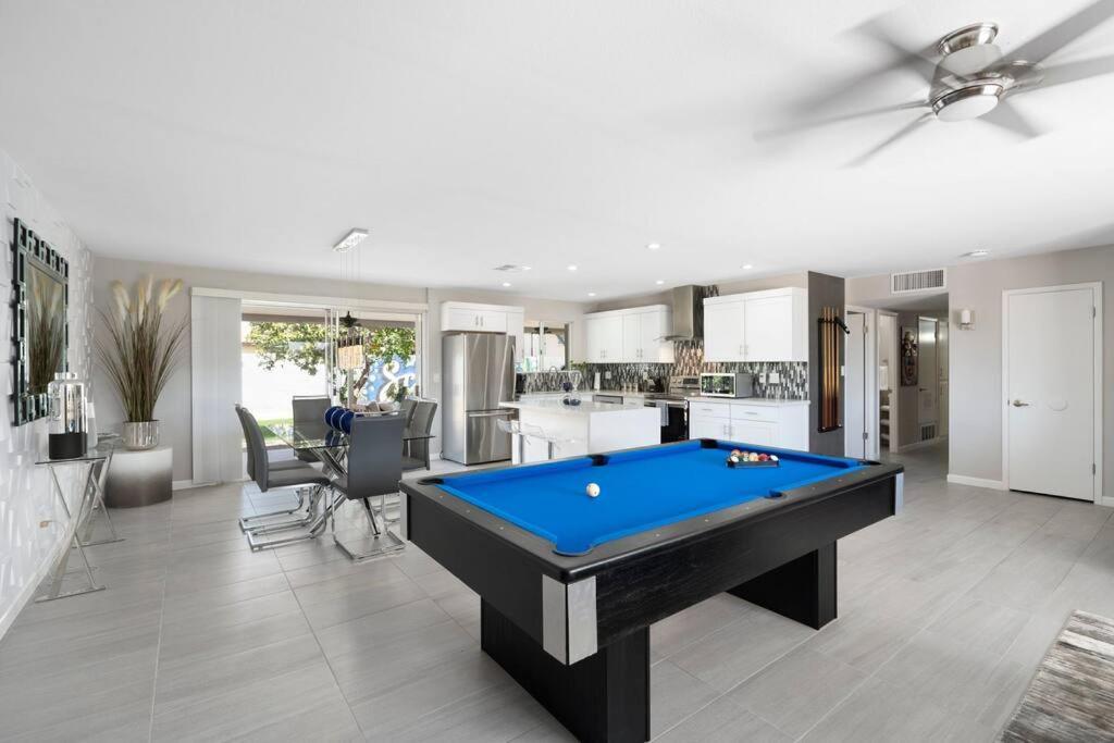 Starlight Pool Table & Hot Tub! *