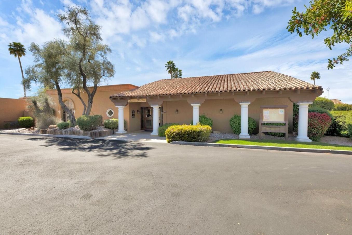 Waterfront, Golf, Camelback Mtn View, 2 Patios Holiday home Scottsdale