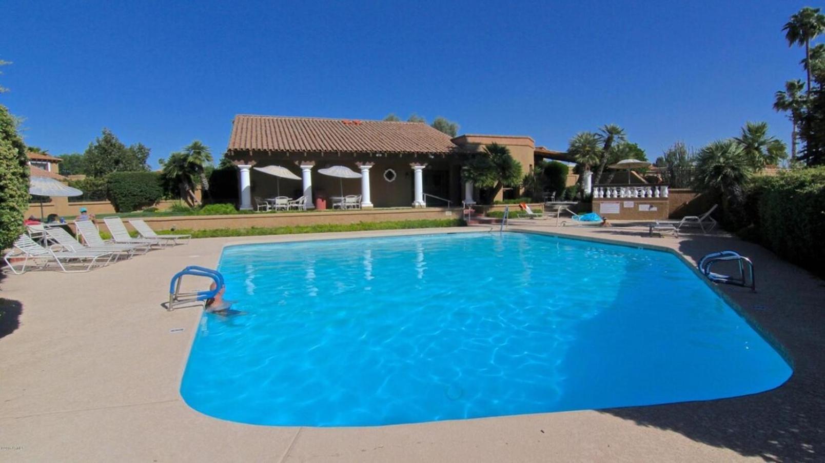 Waterfront, Golf, Camelback Mtn View, 2 Patios Holiday home *