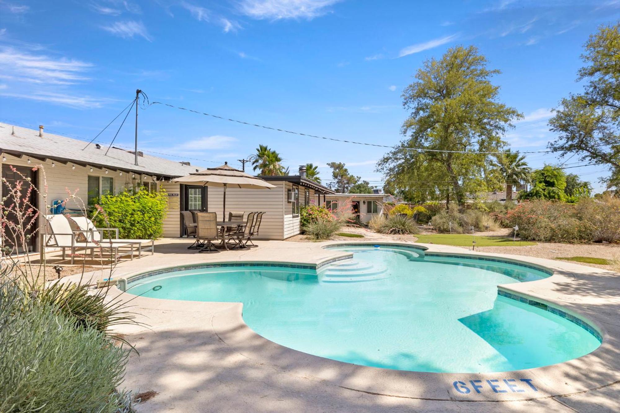 Private With Detached Casita - Pool & Putting Holiday home