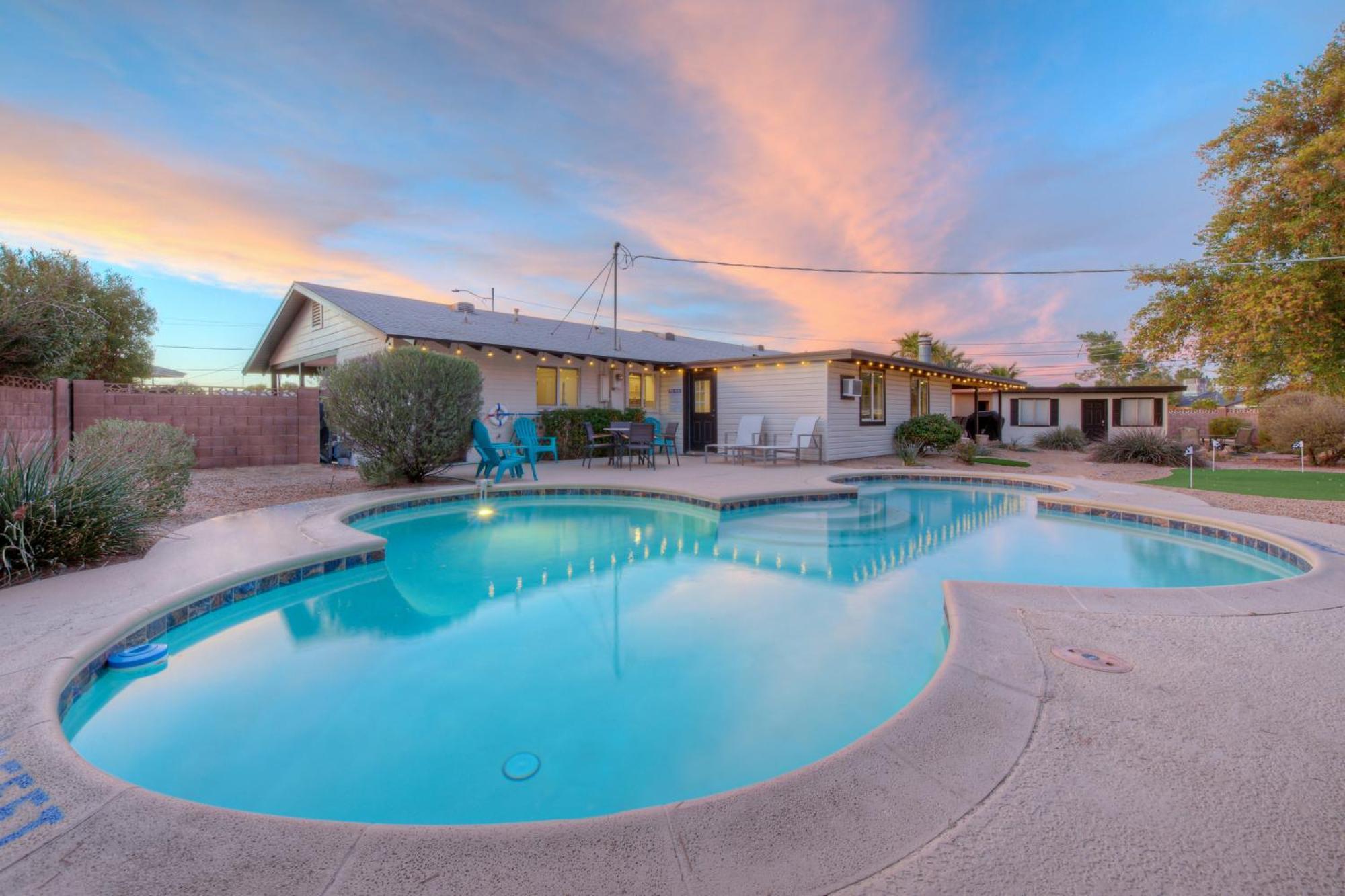 Private With Detached Casita - Pool & Putting Holiday home *