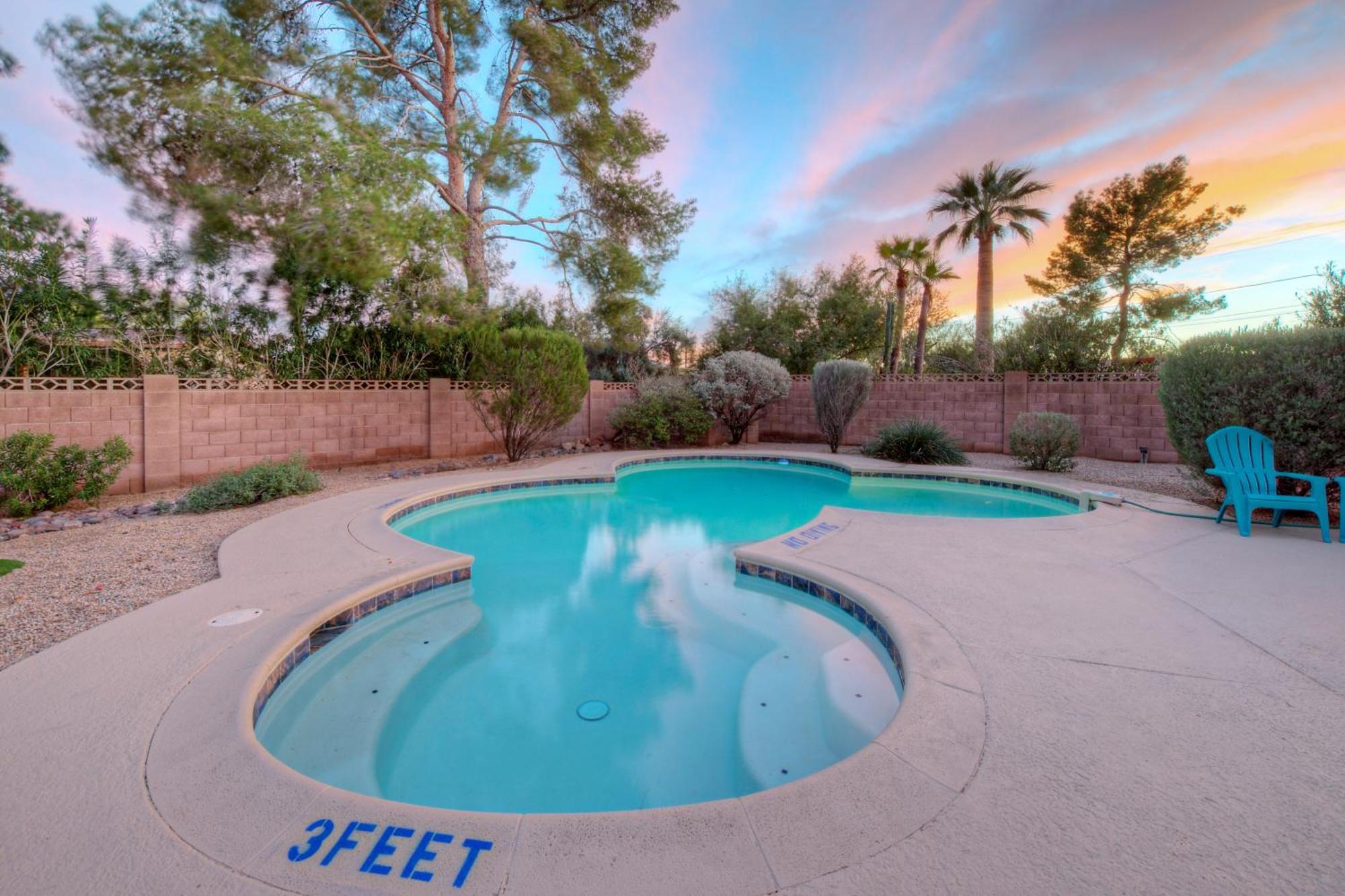 Private With Detached Casita - Pool & Putting Holiday home Scottsdale