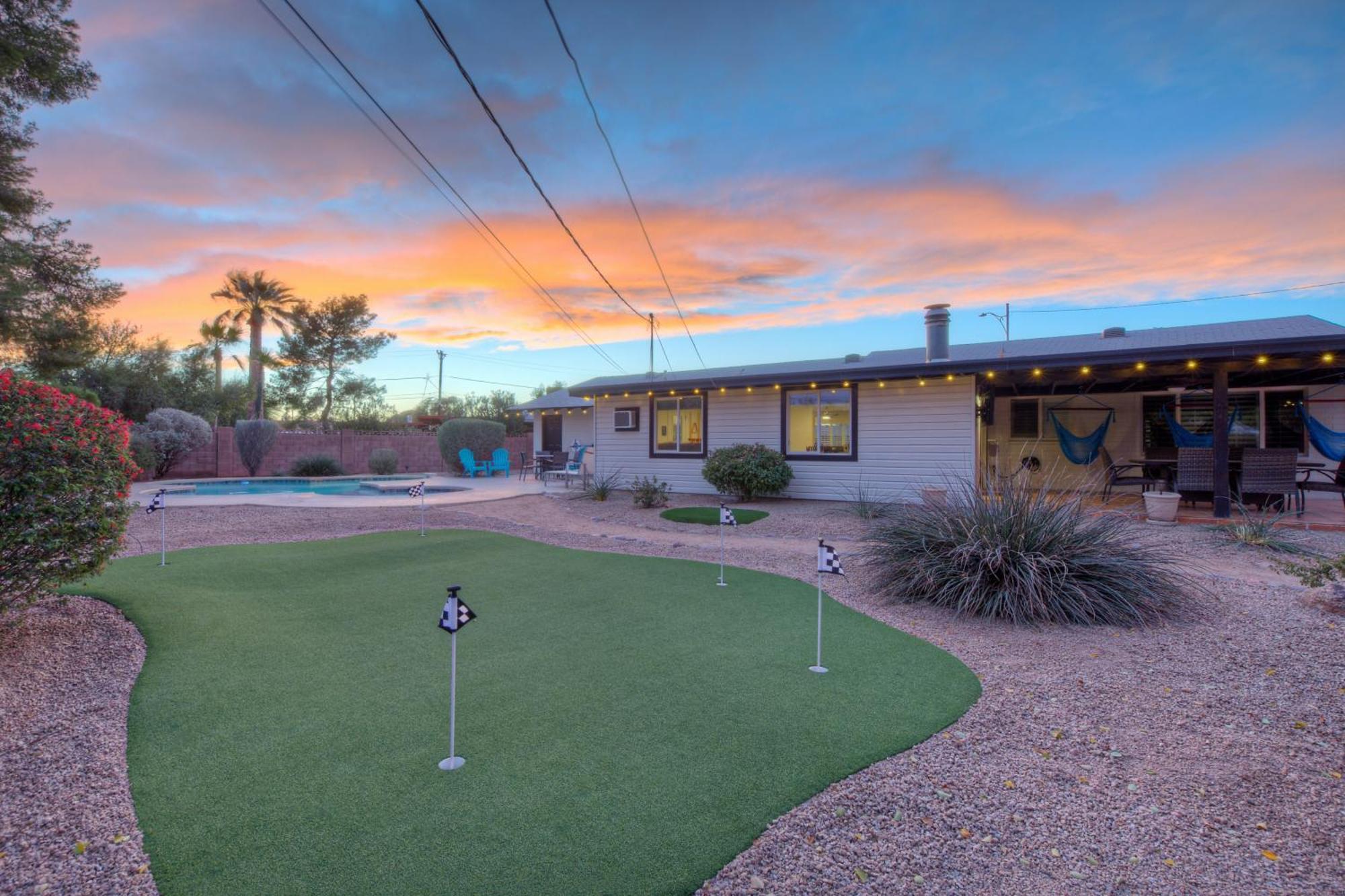 Private With Detached Casita - Pool & Putting