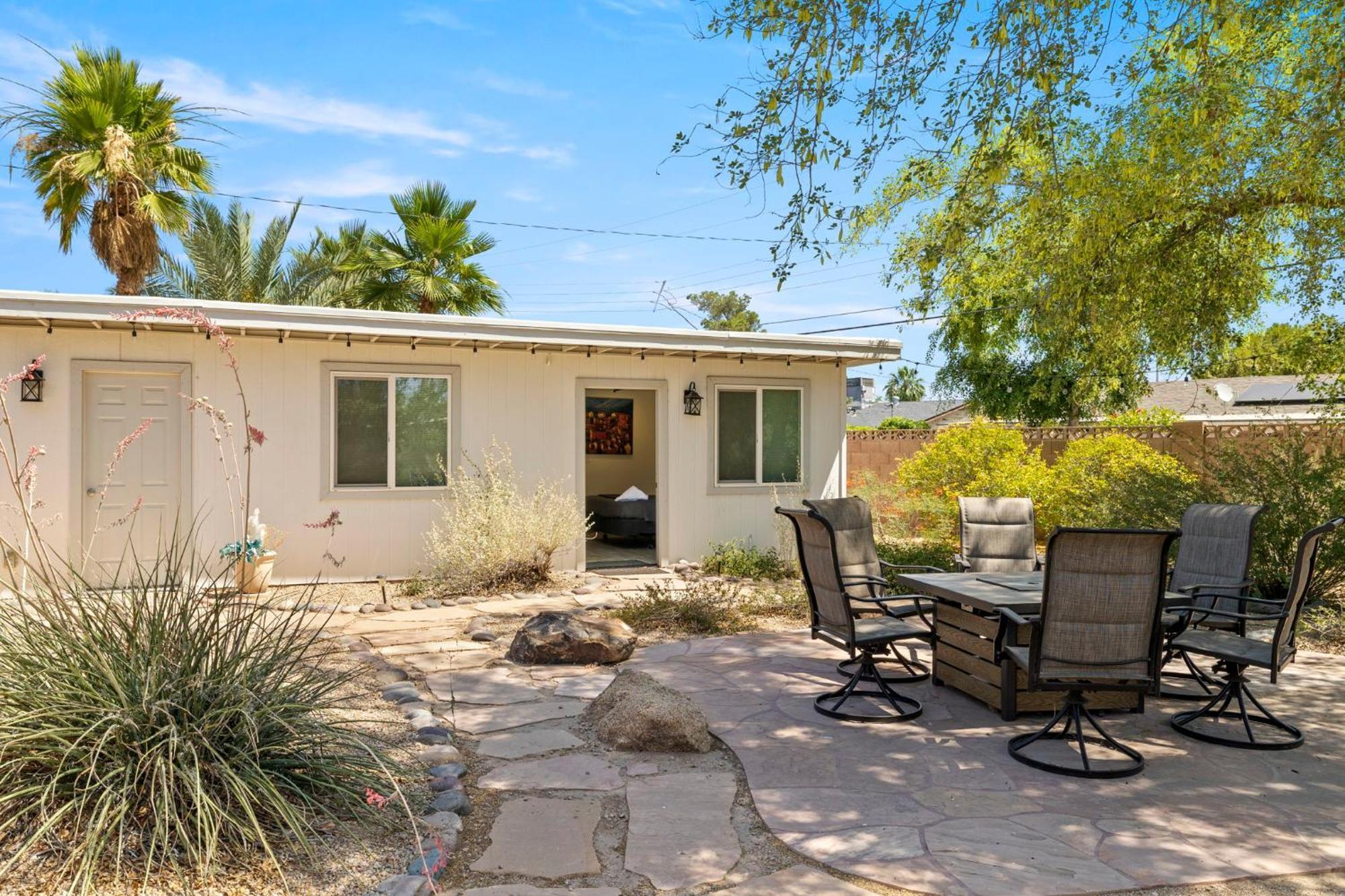 Private With Detached Casita - Pool & Putting Holiday home Scottsdale