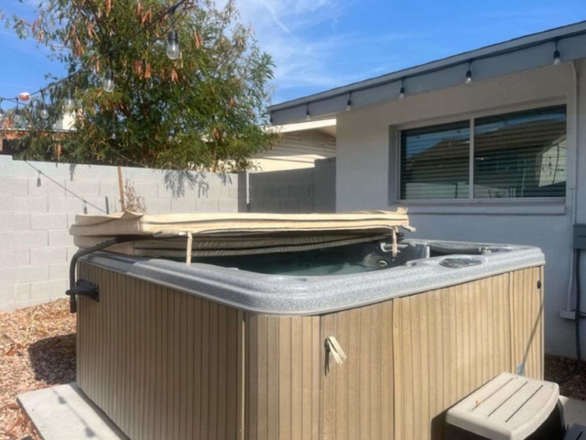 Starlight Pool Table & Hot Tub! *