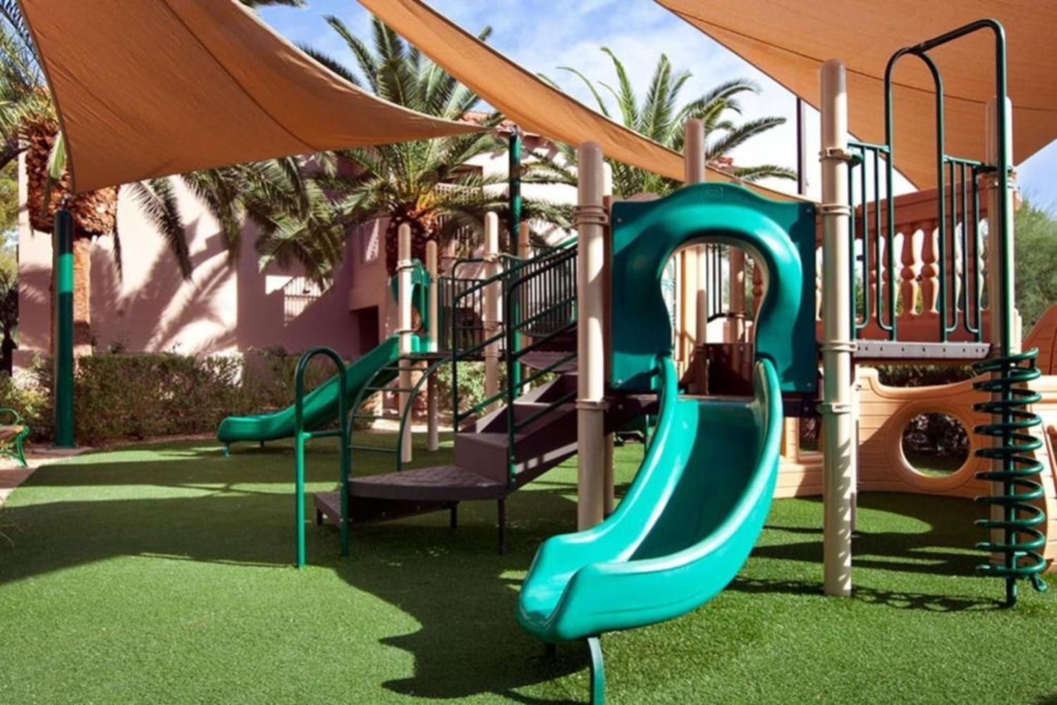 Enjoy Has To Offer With The Family In 2bd Holiday home