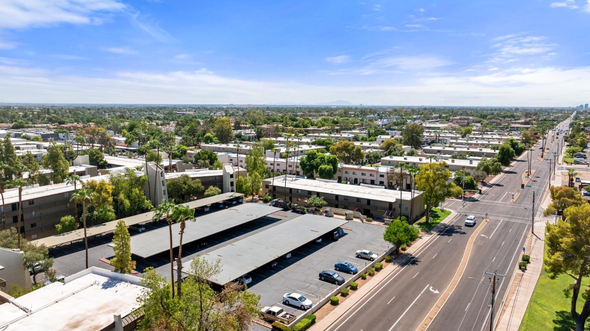 Primo Location - Heated Pool & Parking * Scottsdale